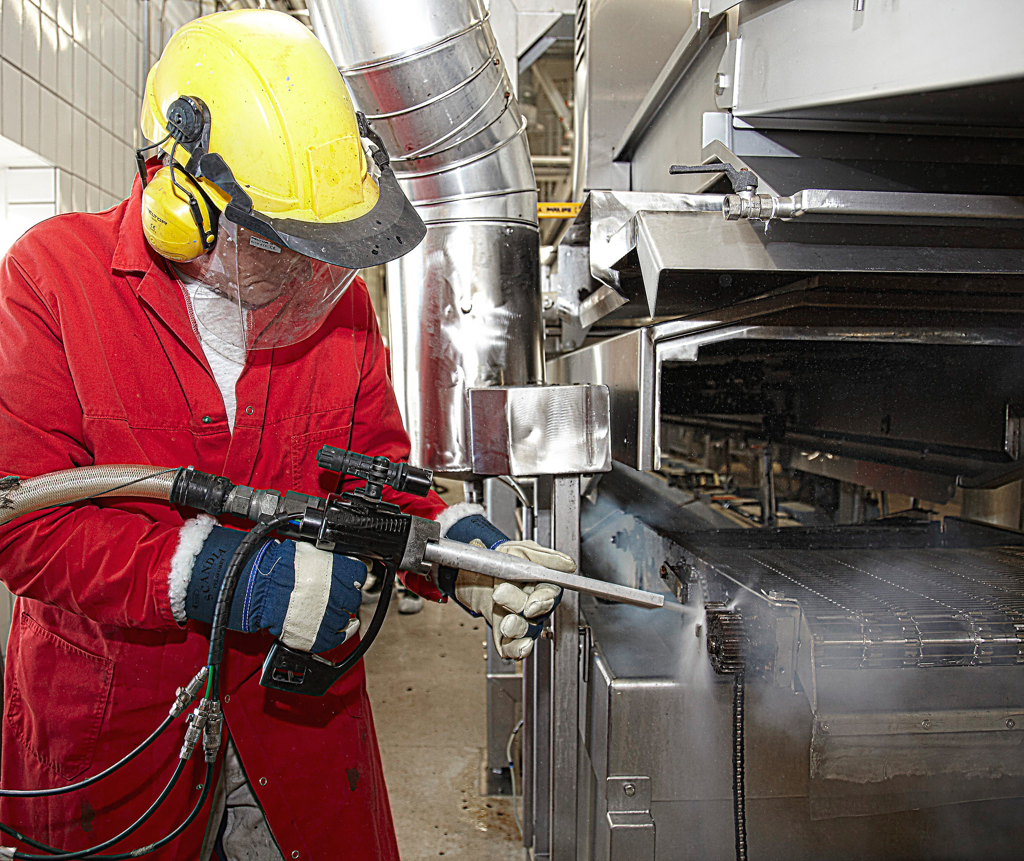 Dry ice blasting